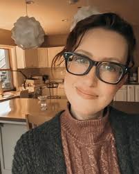 Hi, I'm Molly! 🤎 Along with my daughter Sierra, I run my candle and gift  shop, Grace + Bloom from a large sunny studio in my home! I hand make the  products