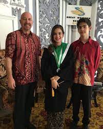 Steffi zamora dan ibnu riza. Terpisah Jakarta Singapura 10 Potret Stefhanie Zamora Ayah Bulenya