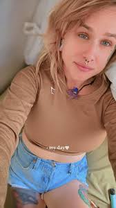 People today 6 months ago that I ended my relationship with the person I  loved, I am going through difficult times I am with depression, I miss her  very much. My friend