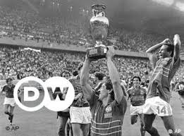 Se alt om kampen på bold.dk. Em 1984 Platini Macht Den Unterschied Sport Dw 27 06 2009