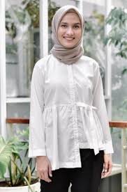 Jual baju atasan wanita model terbaru 2020 harga murah modern, modis & cantik tersedia berbagai.jual blouse / blus wanita muslim model terbaru modern, modis & cantik tersedia aneka macam variasi mulai dari lengan panjang, atasan muslimah, ukuran jumbo, dan sebagainya. 63 Model Baju Atasan Wanita Terbaru 2020 Lengkap