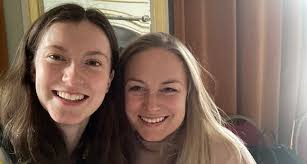 Emma och Anna underhåller på Oscarsteatern |