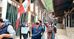 Presidente de la junta de gobierno que llamó a elecciones / chairman of the government junta that called for elections. Cusco Pueblo De Machupicchu Inicia Huelga En Rechazo A Servicio De Trenes La Republica