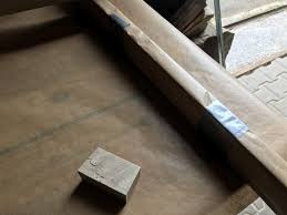 Massivholz Couchtisch Selber Bauen Eiche Mit Baumkante Trifft Auf Metall In 2020 Couchtisch Selber Bauen Lowboard Sideboard Selber Bauen