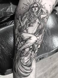 Black And White Mermaid Tattoo Sleeve Ricardo Da Maia Mermaid Tattoo Ink Art Em 2020 Tatuagem Sereia Tatuagem De Namorados Tatuagens Gregas