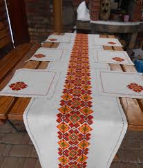 Pin By Daisy Luz Vargas On Cross Stitch Linen Table Runner Embroidered Table Runner Rustic Table Runners