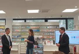 Einer davon ist bestimmt in ihrer nähe. Aumeas Wiesbaden V Twitter Die Ubergabe Der Ersten Packung Von Flucelvax Tetra Fur Den Deutschen Markt Mit Besuch Von Vertretern Aus Politik Und Presse Erfolgte Durch Seqirus An Apotheker Martin Hofmann Aus