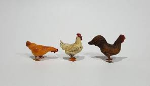 3 Italian Composition Chickens Christmas Or German Putz Figurines Italy Very Good Condition In Brown Light Brown And White Chickens Figurines Farm Toys