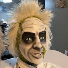 Faris Art updated her profile picture.