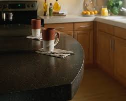 Detaillierte infos zu ✅ materialien ✅ vor nachteile informieren und sehen zusätzlich die preisklasse der jeweiligen küchenarbeitsplatte. Arbeitsplatten Material Vergleich Unterschiede Vor Und Nachteile Von Laminat Mdf Holz Stein Keramik Glas Edelstahl Kuchenfinder