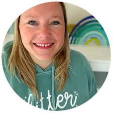 Mindy Finnegan's Instagram, Twitter & Facebook