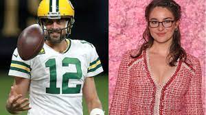 Aaron rodgers news, gossip, photos of aaron rodgers, biography, aaron rodgers girlfriend list aaron charles rodgers (born december 2, 1983) is an american football quarterback for the green. Aaron Rodgers Is Engaged Packers Qb Hints At Announcement With Girlfriend Shailene Woodley Sporting News