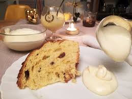 La crema al mascarpone per molti è uno degli elementi imprescindibili del natale.ottima da mangiare da sola, viene spesso usata anche per farcire il pandoro. Tre Creme Da Panettone Cioccolato Pasticciera E Mascarpone