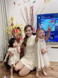 Hoài lâm được biết đến khi đăng quang gương mặt thân quen do chính hoài linh làm giám khảo. Khong Pháº£i Ly Do Sá»©c Khá»e Yáº¿u Hoai Lam Bá» Vá»£ Con Vá» Que Vi Hon Nhan Ráº¡n Ná»©t