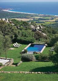 Si Si Le Paradis Existe C Est Le Domaine De Murtoli En Corse Du Sud Paul Canarelli Le Createur D Maison De Vacances Cabanes De Piscine Piscine Et Jardin