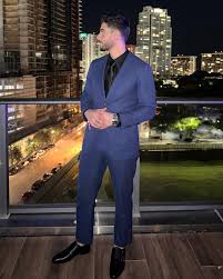 The thing between fashion and class is quality . Suit: @sartori_amici 🎥:  @dbatistaphotography #mensfashion #menstyle #outfitoftheday #suits