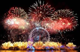 El 6 de enero, los niños juegan con ilusión con sus regalos de reyes antes de empezar de nuevo el colegio. Se Adaptan Los Festejos Del Ano Nuevo 2021 En Nueva York Y Londres Avantripero El Blog De Avantrip