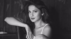 She came into the spotlight after playing the role of 'kumud desai' in the tv serial saraswatichandra. she has worked in numerous films and tv serials as a. Karan Singh Grover S Ex Wife Jennifer Winget To Play A Baddie In Her Next Show Entertainment News The Indian Express