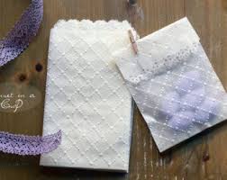 Articulos Similares A 10 Sacchetti Goffrati In Carta Kraft En Etsy Embossed Paper Embossed Bag Paper Bag