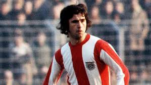 History ballon d'orthis project wants to pay homage to the 60 players who have been awarded with the highest individual football award, the ballon d'or. Der Bomber The Legacy Of Gerd Muller Turf Football
