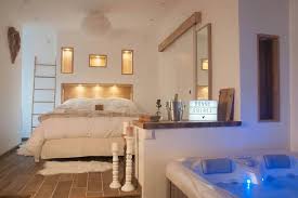 Regardez Ce Logement Incroyable Sur Airbnb L Escapade Romantique Le Nid Spa Privatif Lofts A Loue Chambres De Reve Chambre Avec Spa Privatif Spa Privatif