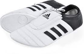Www.blackbeltshop.us sells the adidas smii shoes along with the adilux tkd shoes ,century lightfoot martial arts shoes, hygens mat shoes, otomix wrestling shoes, mooto karate shoes, sandle. Adidas Taekwondo Schuhe Adi Kick Weiss Schwarz Unisex Internet Sport Casuals