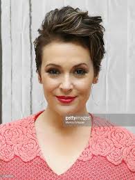 Build Speakers Series Alyssa Milano Project Runway All Stars And Touch By Alyssa Milano Fashion Line Photos And Premium High Res Pictures Alyssa Milano Hair Hair Style Recogido Super Short Hair