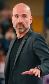 Baile de banquillos en Primera FEB