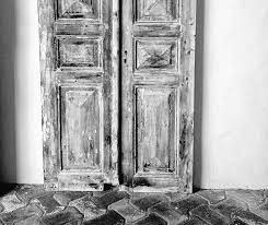 لاتنتظر من احد شيء ففي مدينتنا لايصلك من اسفل الباب سوى الغبار painting decor home decor
