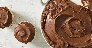 Recette Glacage Au Chocolat Et A La Creme Au Beurre Circulaire En Ligne Chocolate Buttercream Frosting Frosting Chocolate Buttercream