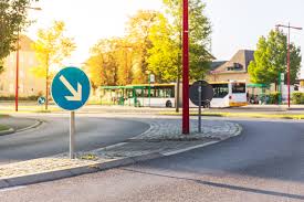 Auf der a13 bei duben wurden gestern nachmittag drei personen bei einem verkehrsunfall verletzt. Aktuelle Verkehrseinschrankungen Aktualne Wobmjezowanja Wobchada Hoyerswerda