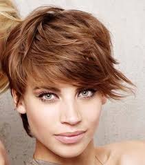 11 Donker Gekleurde Korte Kapsels Voor Een Volgend Kappersbezoek Pixie Hairstyles Pixie Haircut Short Pixie Haircuts