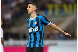 L'inter presenta la nuova maglia per la stagione 2020/2021 (qui le altre anticipazioni), lo fa con un video qualche dettaglio: Inter In Campo Con La Nuova Maglia Tiscali Sport