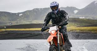 Esta data tem como objetivo principal celebrar e homenagear todos os motociclistas, seja você o profissional ou por hobbie. 5 Dicas Para Pilotar Moto Em Dias De Chuva Blog Zelao Racing