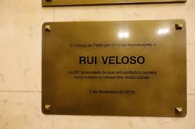 O pai do rock português), veloso was a major figure in the boom of portuguese rock music in the 1980s. Rui Veloso Wikiwand