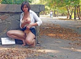 I love to masturbate to pics of barefoot sluts(Alexandra) porn pics