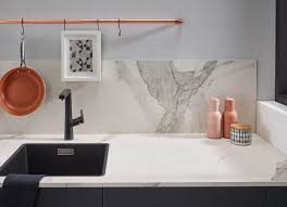 Arbeitsplatten Material Vergleich Unterschiede Vor Und Nachteile Von Laminat Mdf Holz Stein Keramik Glas Edelstahl Kuchenfinder Kuchenspiegel Kuchen Ruckwand Dekor