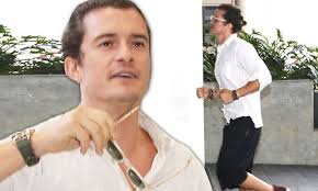 Salazar's revenge, but is this really the final the question of the franchise's future was put to returning star orlando bloom during friday's edition (april 28) of the graham norton show — and he's got some encouraging news! Orlando Bloom Looks Casual In Loose Fitting White Shirt As He Darts Through Lax Daily Mail Online