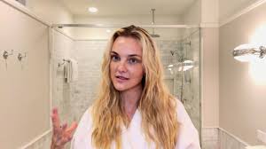 Watch Watch This Brazilian Supermodels DIY Beauty Recipes for Sun, Surf,  and Sand | Beauty Secrets | Vogue