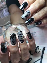 Siendo las pioneras en el género de uñas esculpidas, las uñas de porcelana llegaron a ser las más populares en su momento. Esculpidas Negras Con Un Toque De Make Ups Cordoba Facebook
