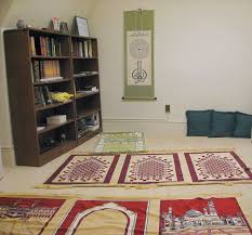 Ruang sholat minimalis biasanya menjadi bagian tak terpisahkan pada rumah minimalis. Mengubah Area Kosong Jadi Musala Di Rumah Rumah Dan Gaya Hidup Rumah Com