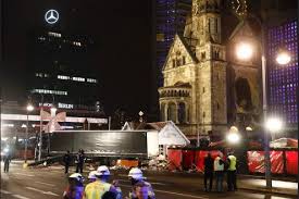 Dobbiamo parlare dell'attentato in angola. Attentato A Berlino Tir Travolge La Folla Nel Mercato Di Natale 12 Morti 48 Feriti A Bordo Erano In Due Uno Ucciso L Altro Arrestato La Repubblica