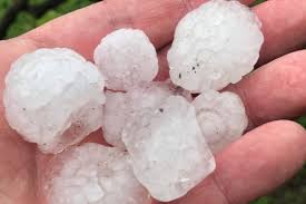 A jégesőkárok elleni védekezés európában egyedüliként magyarországon zajlik országos szinten, amelynek finanszírozása az agrárminisztérium. Hatalmas Kimeletlen Jegeso Vert Szet Mindent Vasarnap Video Borsod24