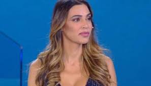 La showgirl è al quinto mese di gravidanza. Cecilia Capriotti Truffata Online Gli Ho Dato 10mila Euro Ha Cercato Di Stuprare Una Showgirl Italiana Libero Quotidiano