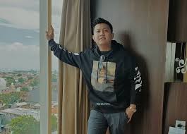 Ya, denny sempat terseret dalam dunia kelam perjudian dan bahkan menjadi tukang catat nomor toto gelap alias togel. Sempat Viral Ini Lirik Lagu Kartonyono Medot Janji Denny Caknan Urbanasia Com