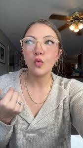 Jenna Pedersen's Instagram, Twitter & Facebook