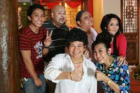 Zureen abd rahman as small boy irene ang as rosie utt as himself sharon au as candy chew aaron aziz as yusof ahmad valentine cawley as first auctioneer amy cheng as mrs. Phua Chu Kang Sdn Bhd Photos Facebook