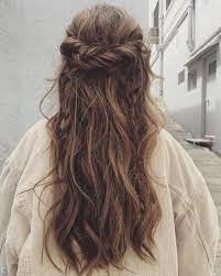 Choppy hairstyles assist to feature volume and style on your hair. Wild Messy On Set Today Amariavaidosa Highlights Messyhair Longhair Brunette Messybraided Hair Styles Long Hair Styles Hair Inspiration