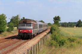 Ter Tours Caen En Petite Rame Tractee De 3 Voitures Corail Et Bb 67300 Locomotive Vapeur Locomotive Trains