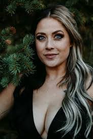 Ariel Mason's Instagram, Twitter & Facebook